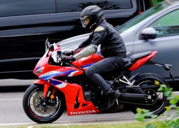 Prueba / Honda CBR650R / ¿Cómo funciona el E-Clutch en ciudad, montaña y carretera?