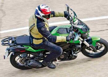 Prueba / Bajaj Dominar 400 / Navaja suiza