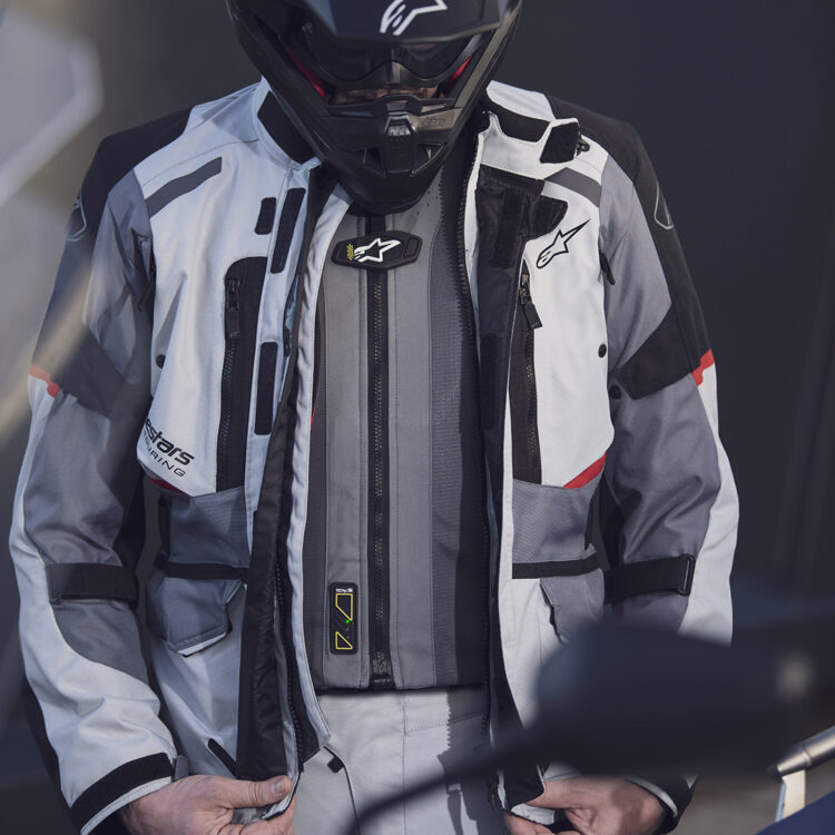 España: Airbag obligatorio en el carnet de moto desde julio