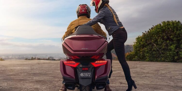 10 motos para viajar en pareja