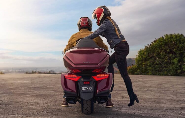 10 motos para viajar en pareja