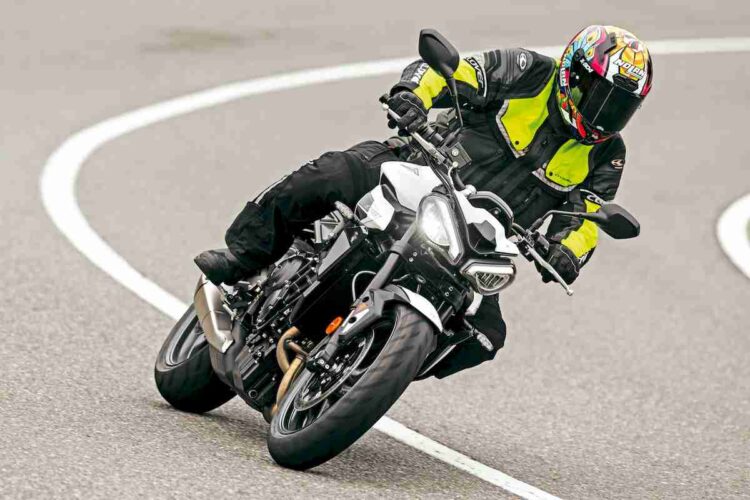 Prueba / Triumph Street Triple 765 R A2 / ‘Moto grande’ fácil