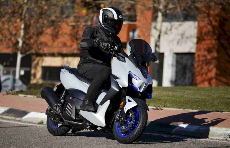 Prueba / Zontes M125 / Lujo asiático sport