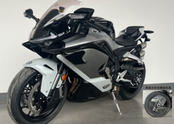 CFMOTO 750SR-R: Patente revela una moto deportiva con cubierta de rueda trasera