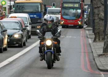 CFMOTO 750SR-R: Patente revela una moto deportiva con cubierta de rueda trasera