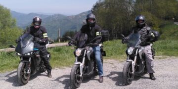 Tres motos eléctricas Zero completan la ruta Rider 300