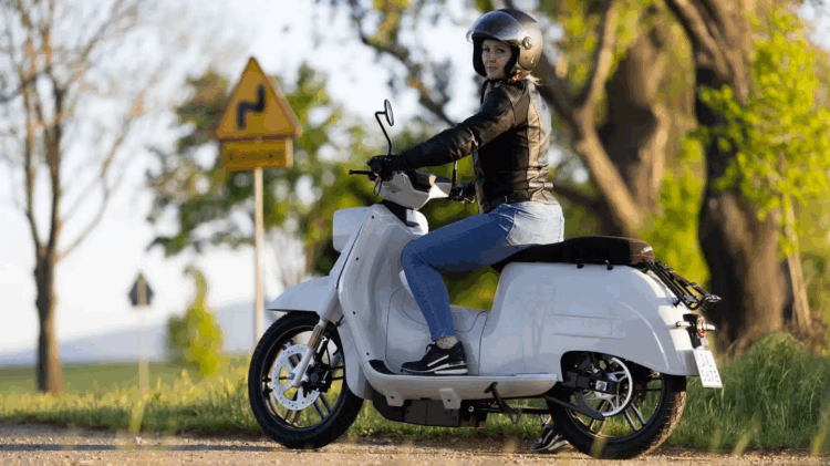 eSchwalbe, el patinete eléctrico ultramoderno con un toque retro