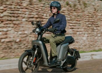 Askoll XKP 80: Vehículo utilitario urbano eléctrico de ruedas altas