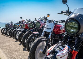 Las 11 motos participantes en Wheels and Waves de Hondacustoms.com