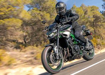 Kawasaki Z900 ’25 | Todavía mejor | Prueba