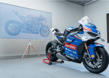 Ducati: La Panigale V4 Tricolore Italia inspira una obra de arte