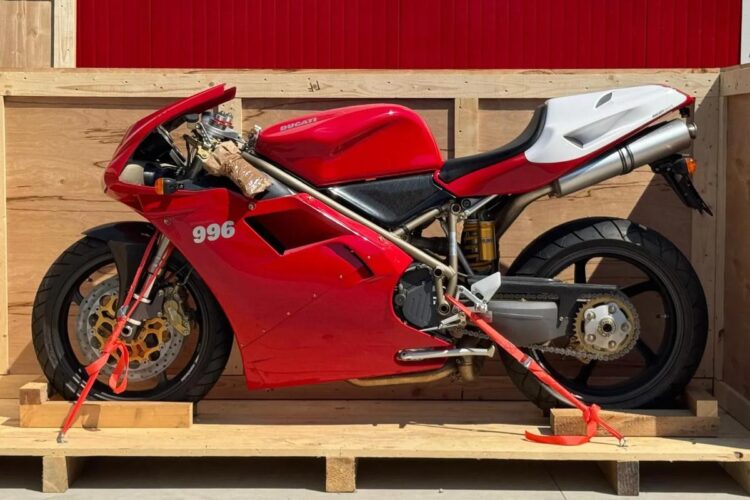 ¡Ducati 996 SPS de 1999 aún en su caja!