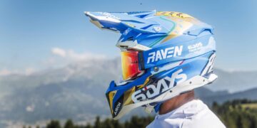 Airoh presenta el nuevo AVIATOR III 6DAYS ITALIA 2025