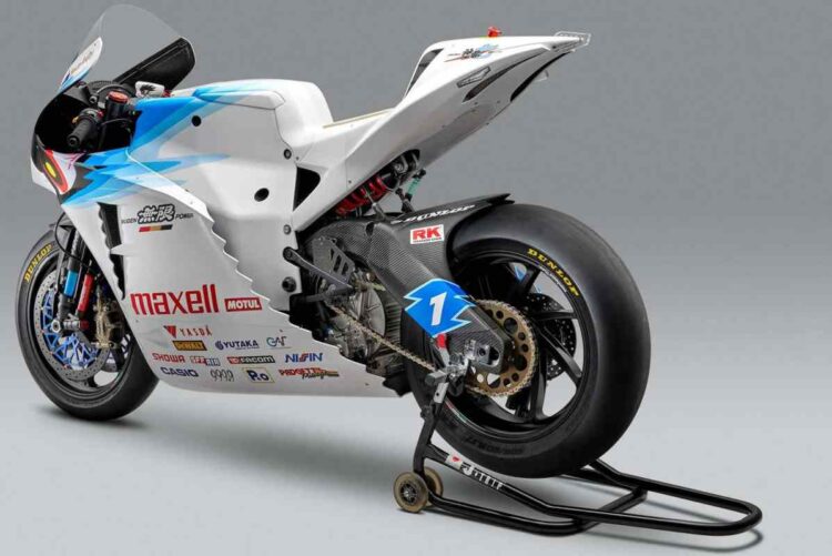 Una creación única: ¡9 cilindros en W… 2 tiempos!