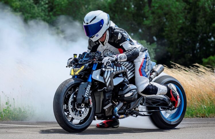 BMW R 1300 R “TITAN”: ¡Una felina lista para atacar!