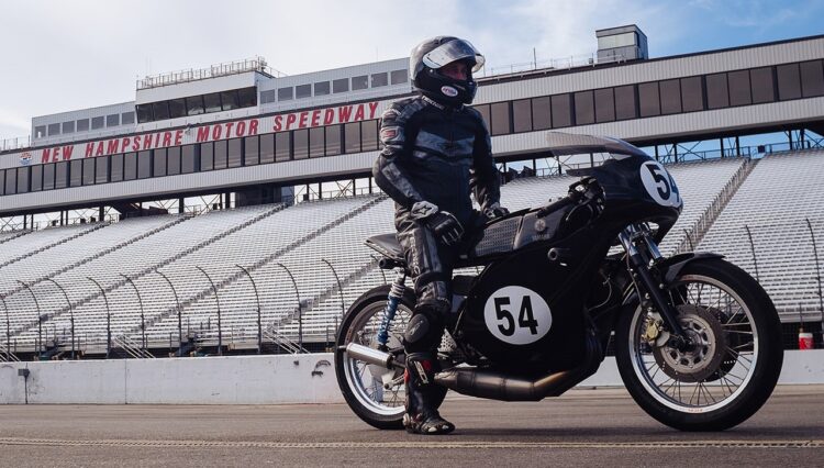 Yamaha RD400 | Renace para las Carreras Clásicas