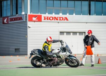 Más allá de la moto: 30 años de conducción segura en Honda