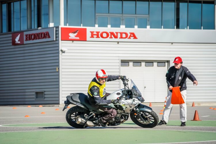 Más allá de la moto: 30 años de conducción segura en Honda